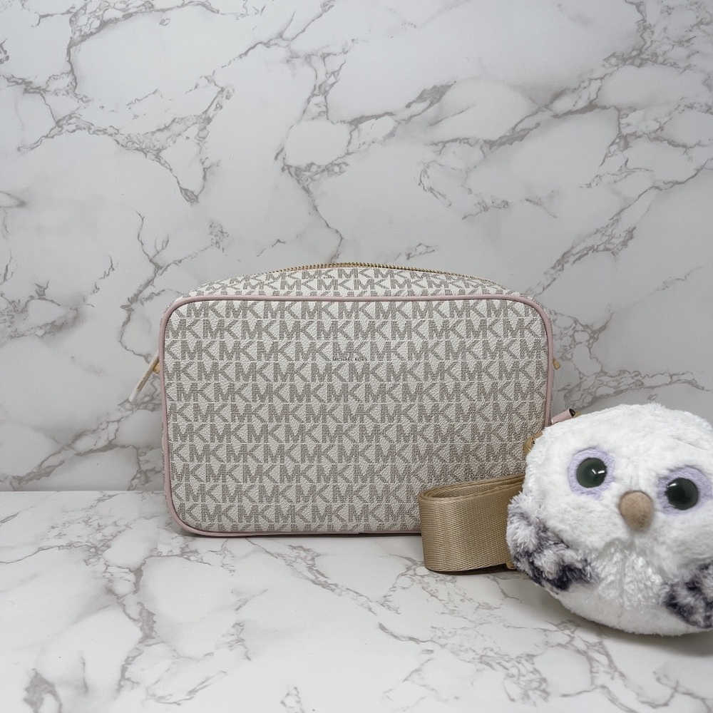 Michael Kors Kenly Large Pocket Crossbody - Picture 3 of 7